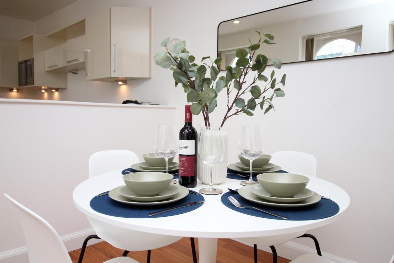 Apartamento No 2 Under The Clock By Ssw - 2br, Right In The Centre, Sleeps 6 *