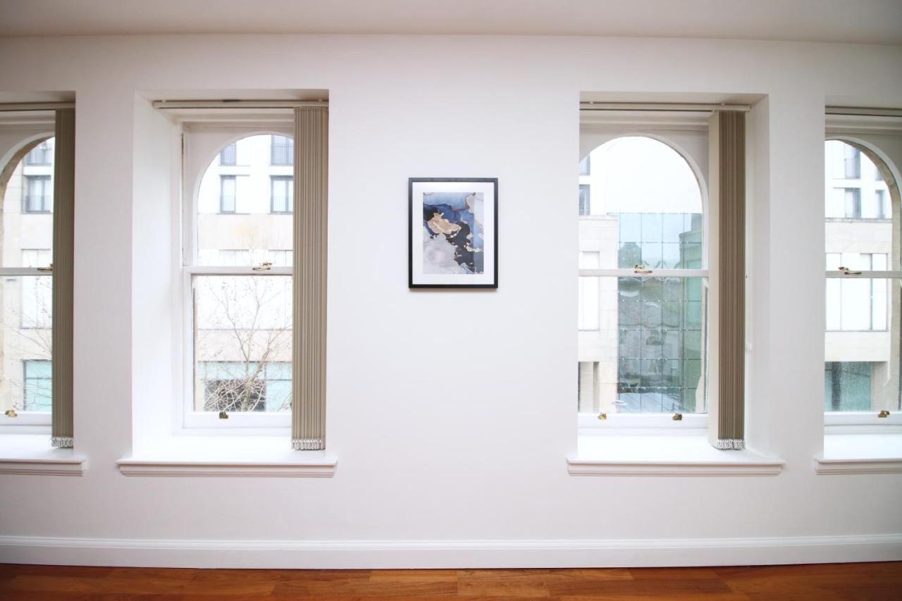 Apartamento No 2 Under The Clock By Ssw - 2br, Right In The Centre, Sleeps 6 Cardiff