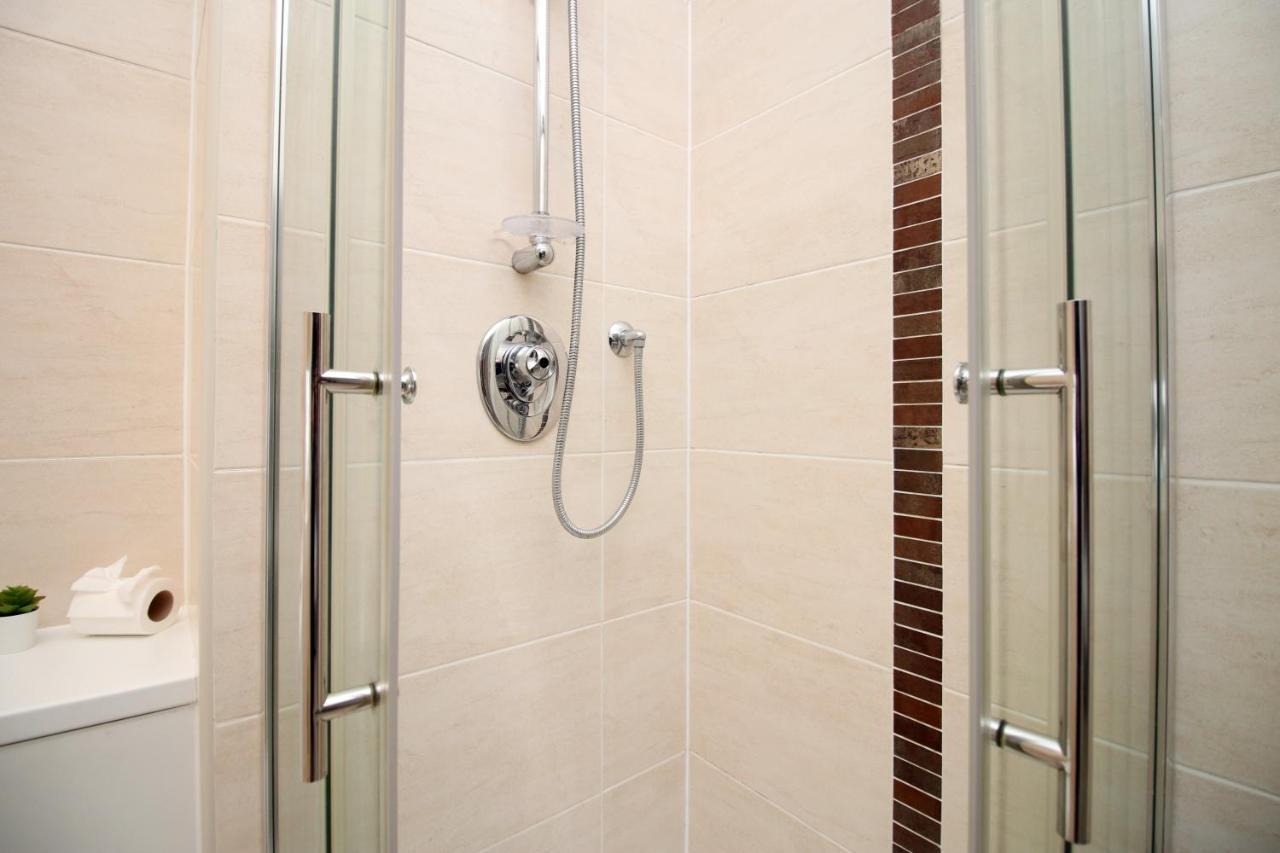 No 2 Under The Clock By Ssw - 2br, Right In The Centre, Sleeps 6 Apartamento