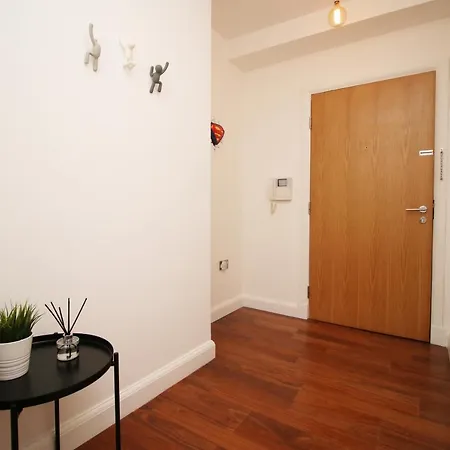 No 2 Under The Clock By Ssw - 2Br, Right In The City Centre, Sleeps 6 Cardiff Exterior photo