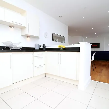 No 2 Under The Clock By Ssw - 2Br, Right In The City Centre, Sleeps 6 Cardiff Exterior photo