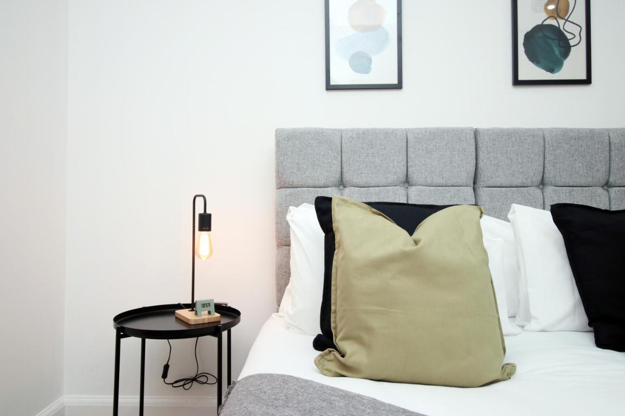 Apartment No 2 Under The Clock By Ssw - 2br, Right In The Centre, Sleeps 6