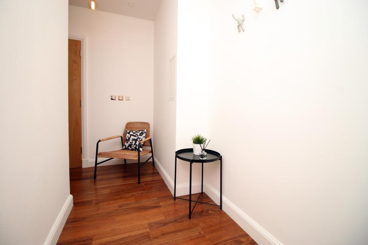 No 2 Under The Clock By Ssw - 2br, Right In The Centre, Sleeps 6 *