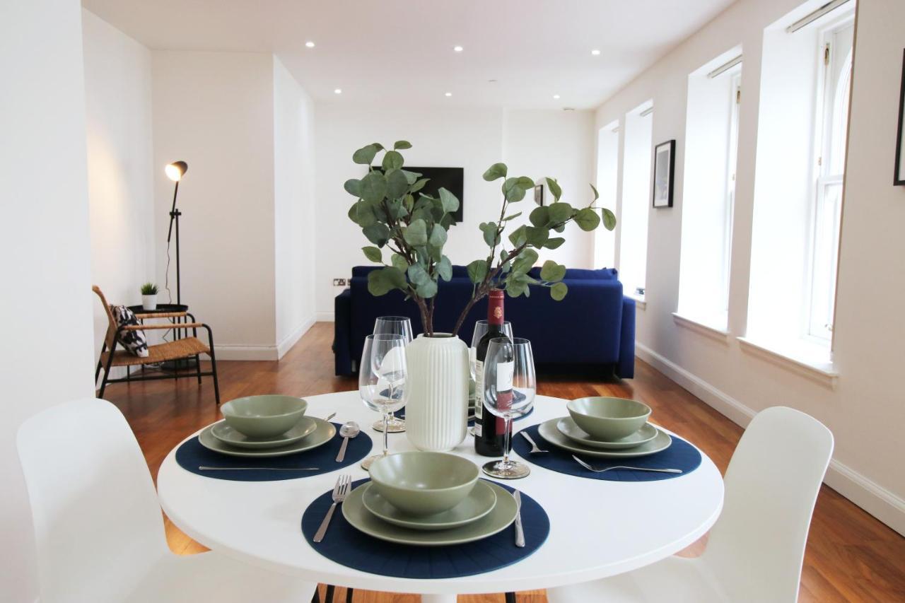 Apartment No 2 Under The Clock By Ssw - 2br, Right In The Centre, Sleeps 6