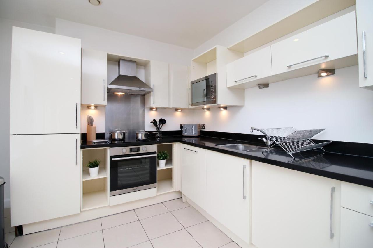 Apartment No 2 Under The Clock By Ssw - 2br, Right In The Centre, Sleeps 6 Cardiff
