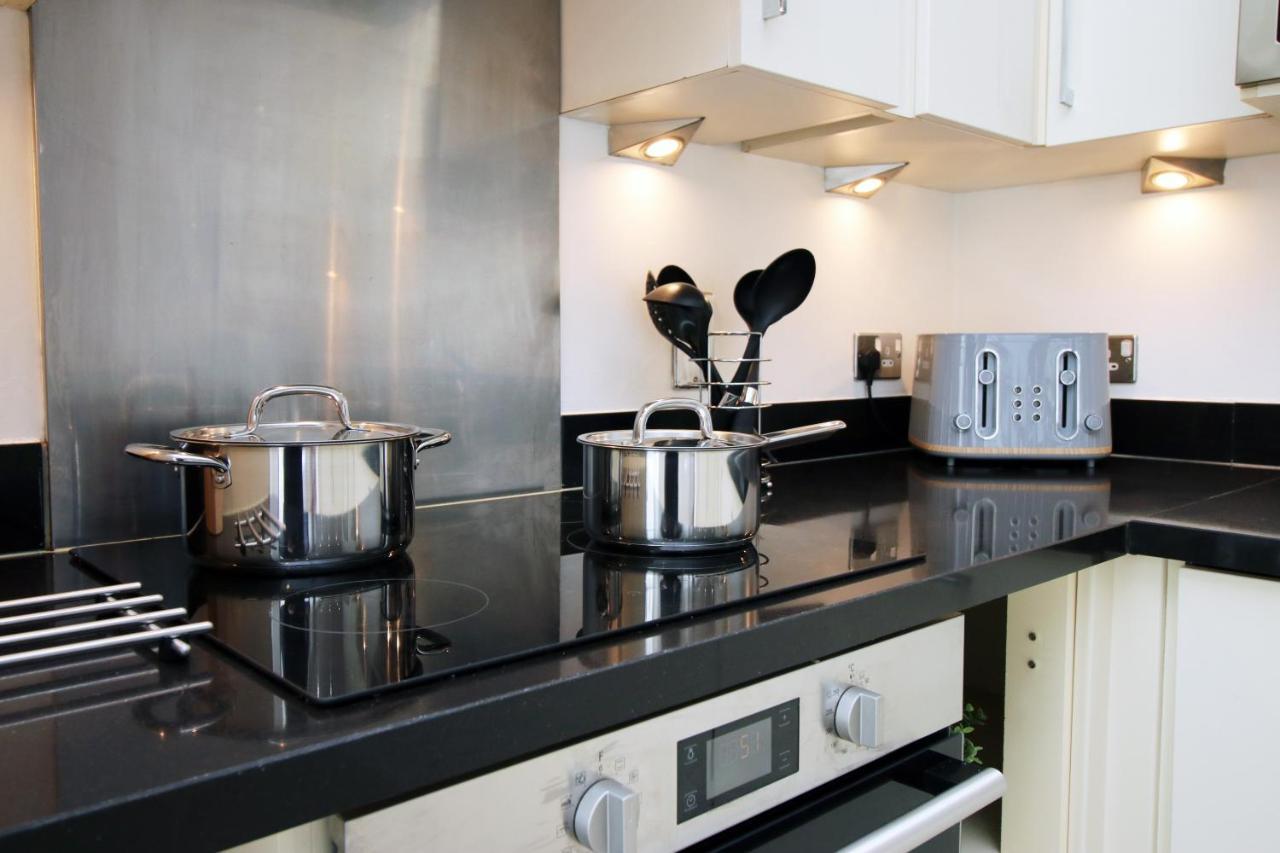 Apartment No 2 Under The Clock By Ssw - 2br, Right In The Centre, Sleeps 6