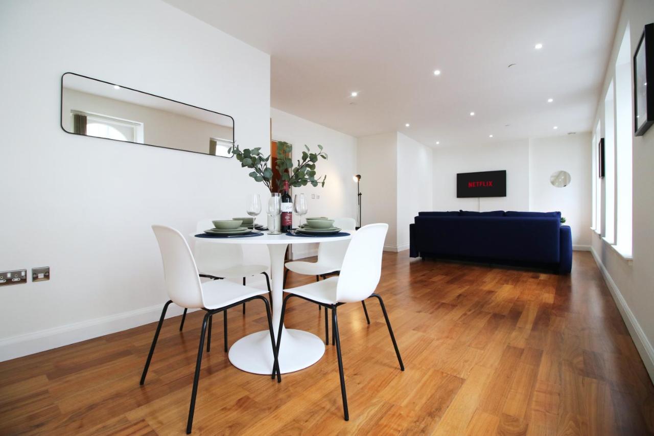 No 2 Under The Clock By Ssw - 2br, Right In The Centre, Sleeps 6 Cardiff